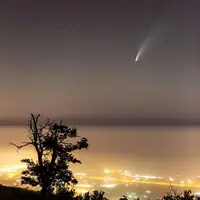 تصویری زیبا از دنباله‌دار نئوواز بر فراز کردکوی