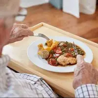 چالش‌های پنهان سفره سالمندان؛ از کم‌آبی تا سوءتغذیه