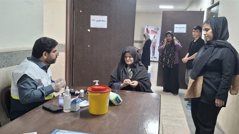 گرامیداشت هفته تکریم سالمندان با معاینه رایگان محرومان در محمد شهر