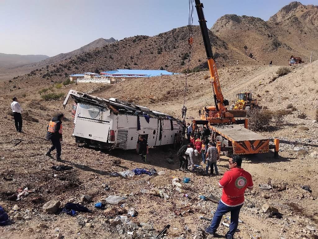 عکس/ تصاویر‌ی دیگر از حادثه مرگبار واژگونی اتوبوس در محور دماوند-فیروزکوه 