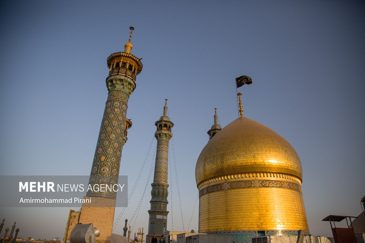 مراسم تعویض پرچم حرم مطهر حضرت فاطمه معصومه(س)