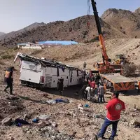 انتقال 4 مصدوم بدحال حادثه سقوط اتوبوس به دره با بالگرد 