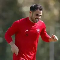 اورونوف شکارچی پرسپولیس روی نیمکت