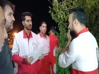 لحظه برقرارى ارتباط با حادثه‌دیدگان سقوط بالگرد هلال‌احمر در اشترانکوه 