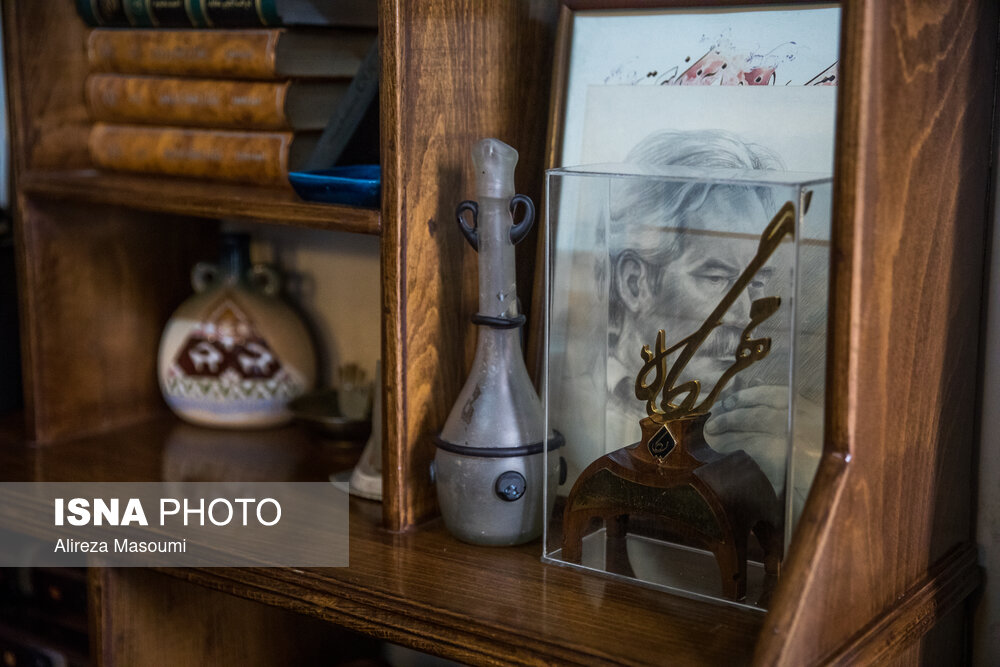 دفتر کار احمد محمود، نویسنده برجسته معاصر در نارمک تهران