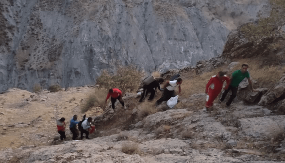 امدادرسانی به ۸ گردشگر گرفتار در ارتفاعات هلن