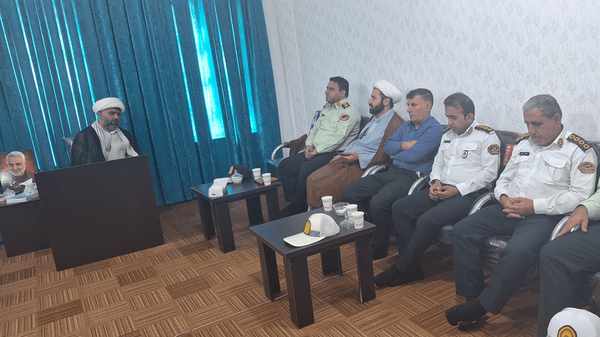 عکس/ مشکلی که فرمانده انتظامی بهمئی از آن نزد امام جمعه سخن گفت