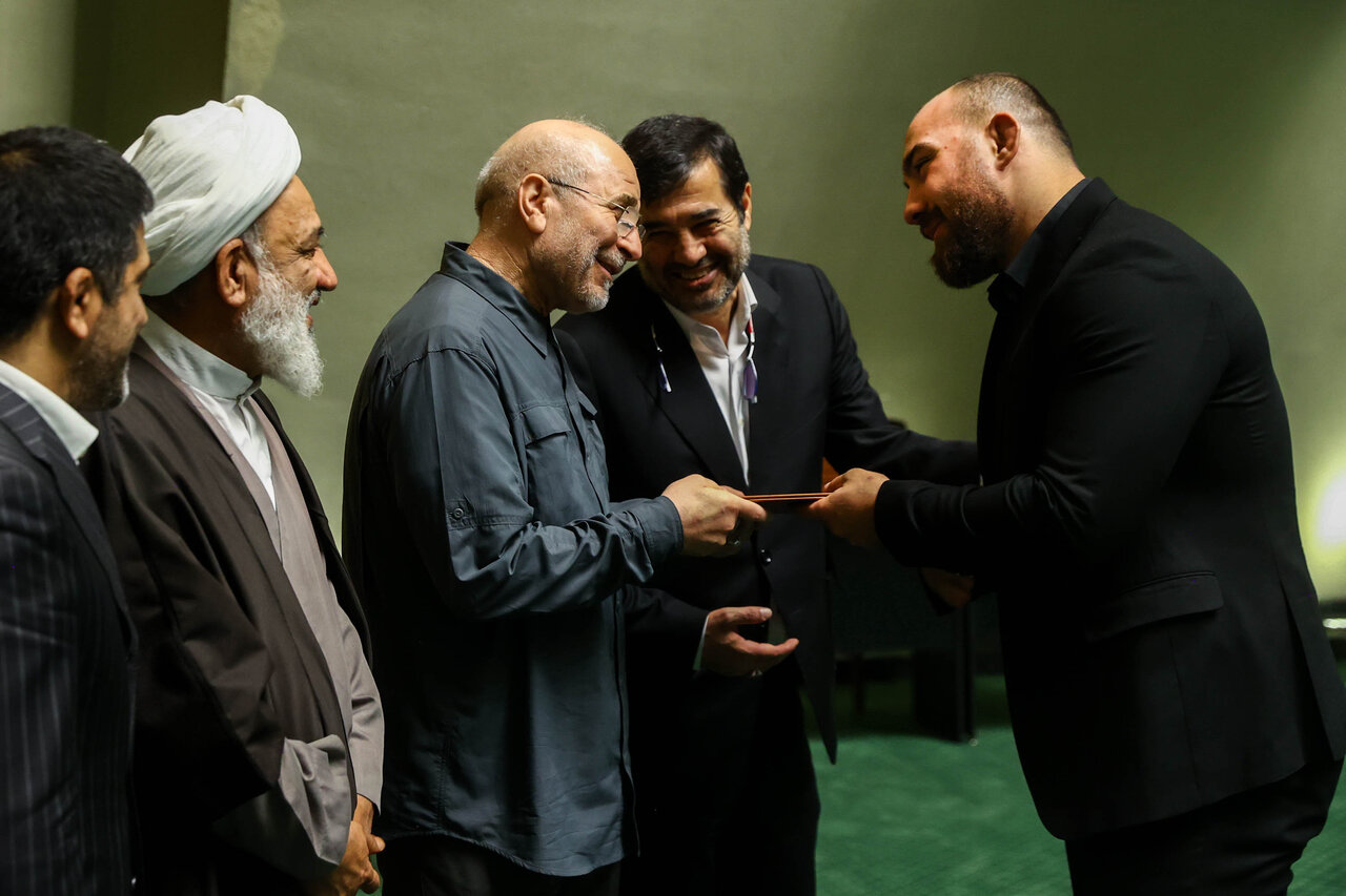  تجلیل از مدال‌آوران و کادر فنی تیم‌های ملی کشتی در مجلس 
