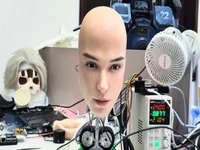 رباتی که حالات چهره انسان را مو به مو تقلید می‌کند!