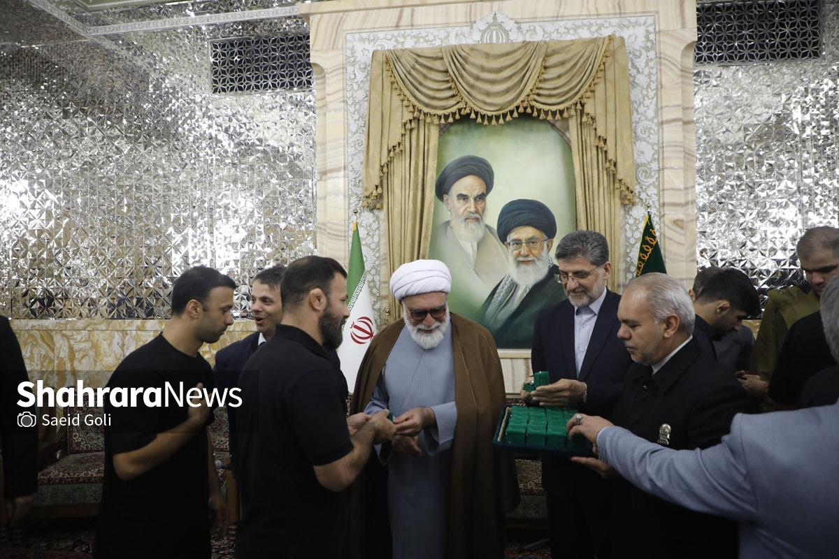 تقدیر از مدال آوران کشتی توسط تولیت آستان قدس رضوی