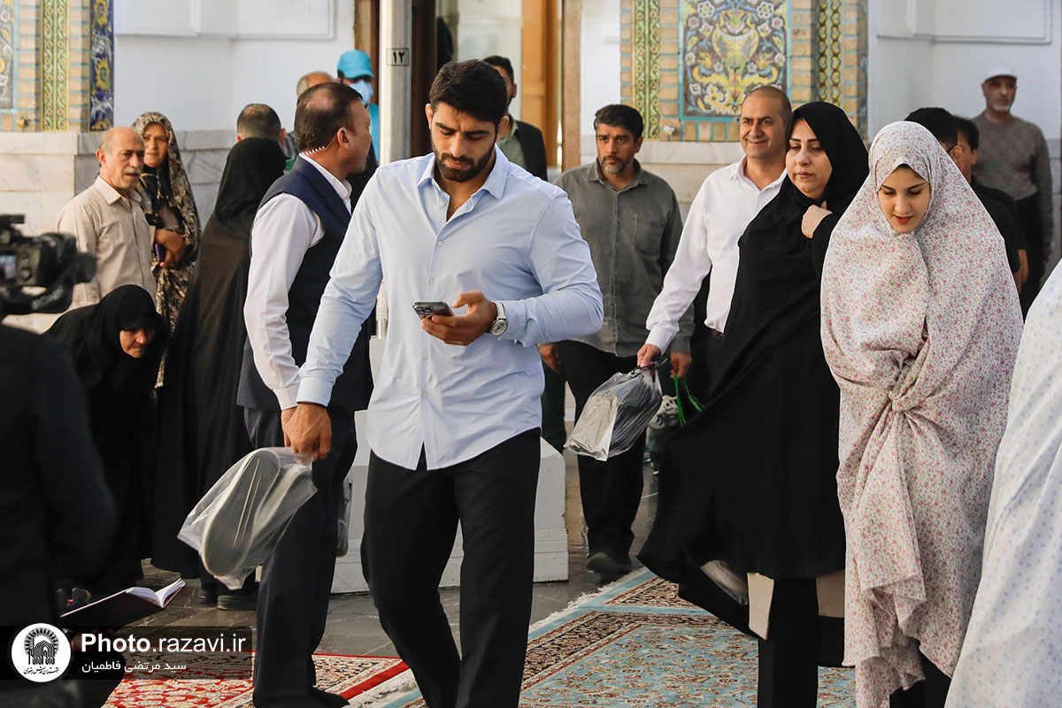 تشرف اعضای تیم ملی کشتی به حرم مطهر رضوی