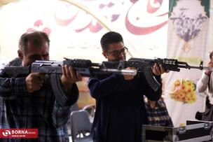 تمرین تیراندازی در موزه دفاع مقدس