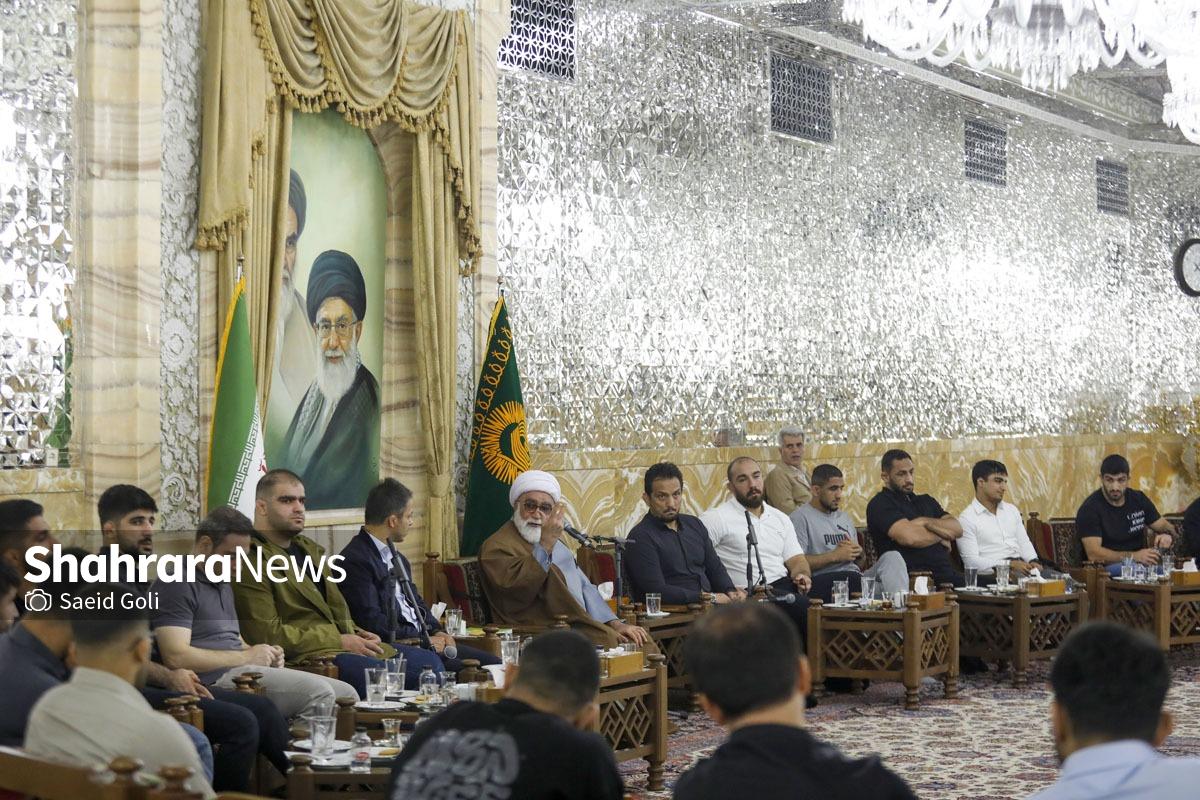 تقدیر از مدال آوران کشتی توسط تولیت آستان قدس رضوی