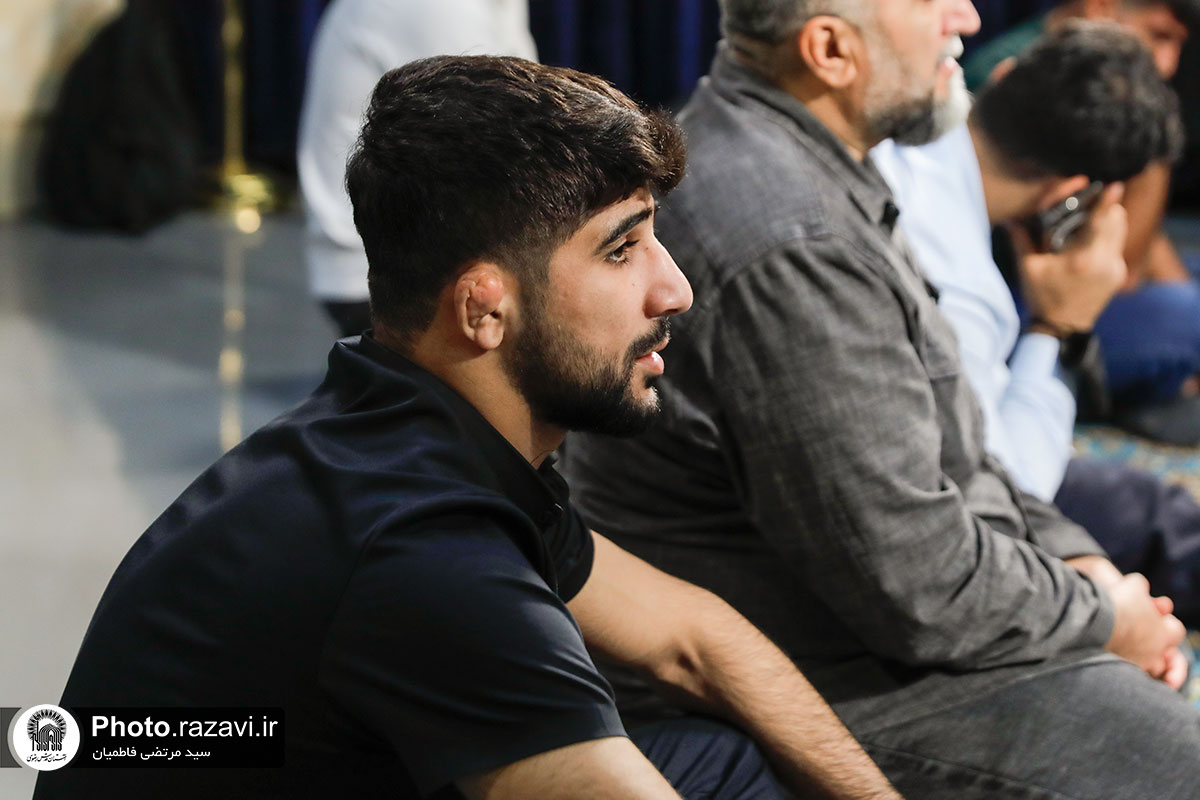تشرف اعضای تیم ملی کشتی به حرم مطهر رضوی