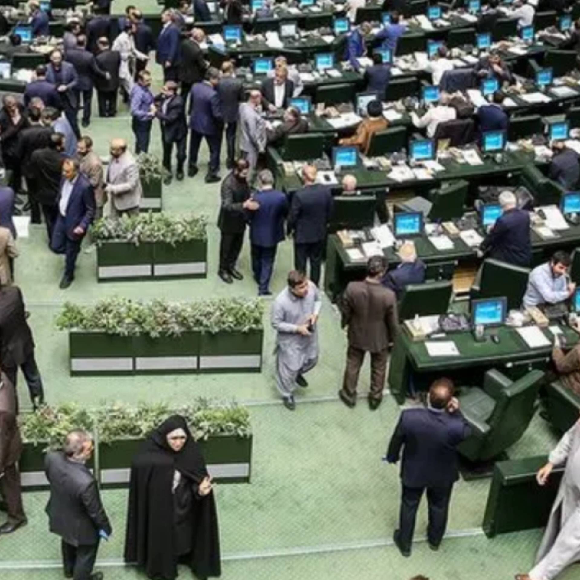 سیاست انحرافی در مجلس