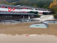 سیل گسترده در نروژ؛ خیابان‌ها به استخر ماشین تبدیل شد!