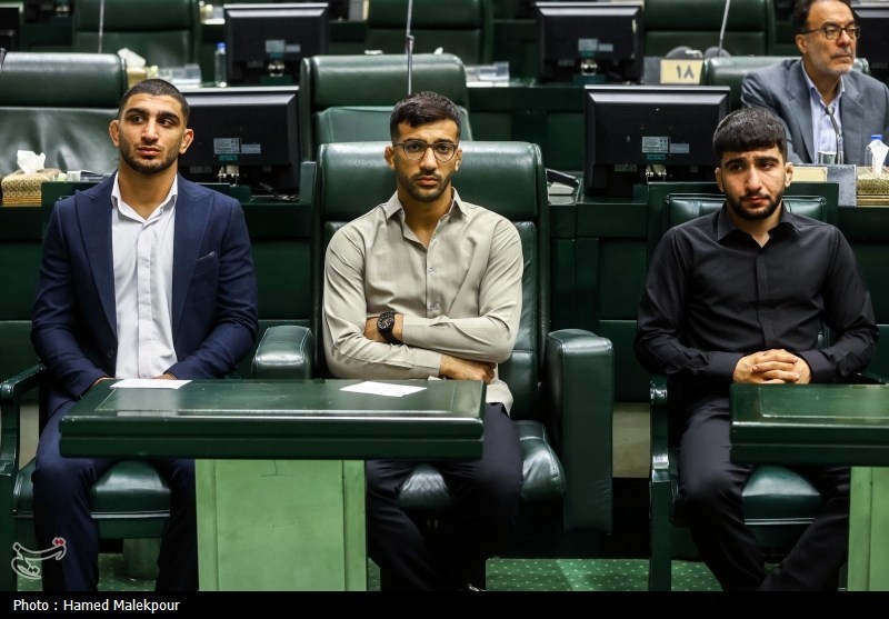 عکس/ تقدیر از مدال‌آوران، کادر فنی و مسئولان تیم‌های ملی کشتی آزاد و فرنگی