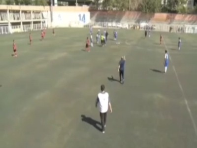 حاشیه عجیب در فوتبال پایه؛ مادر بازیکن داور را کتک زد!