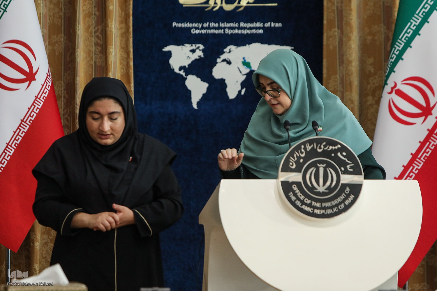 عکس/ بدحال شدن سخنگوی دولت در نشست خبری