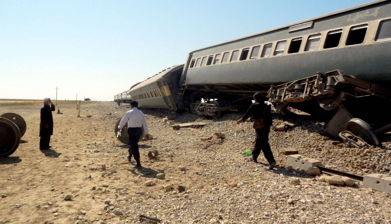 انفجار بمب در مسیر حرکت قطار مسافربری در جنوب پاکستان