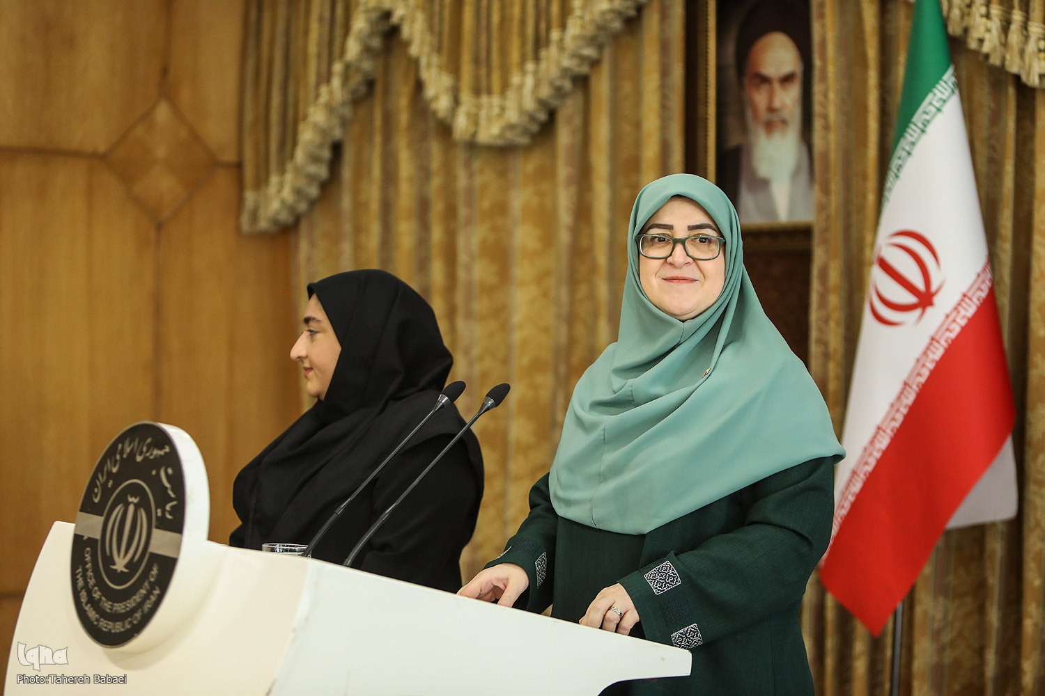 عکس/ بدحال شدن سخنگوی دولت در نشست خبری