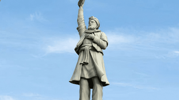 بلاتکلیفی در نصب مجسمهٔ فردوسی