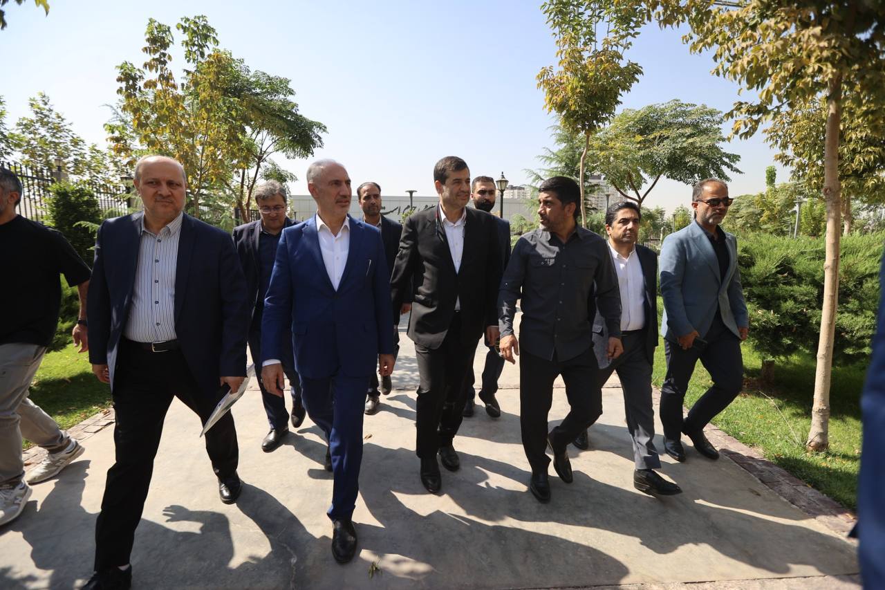 عکس/ بازدید وزیر ورزش از کمپ و امکانات فدراسیون کشتی