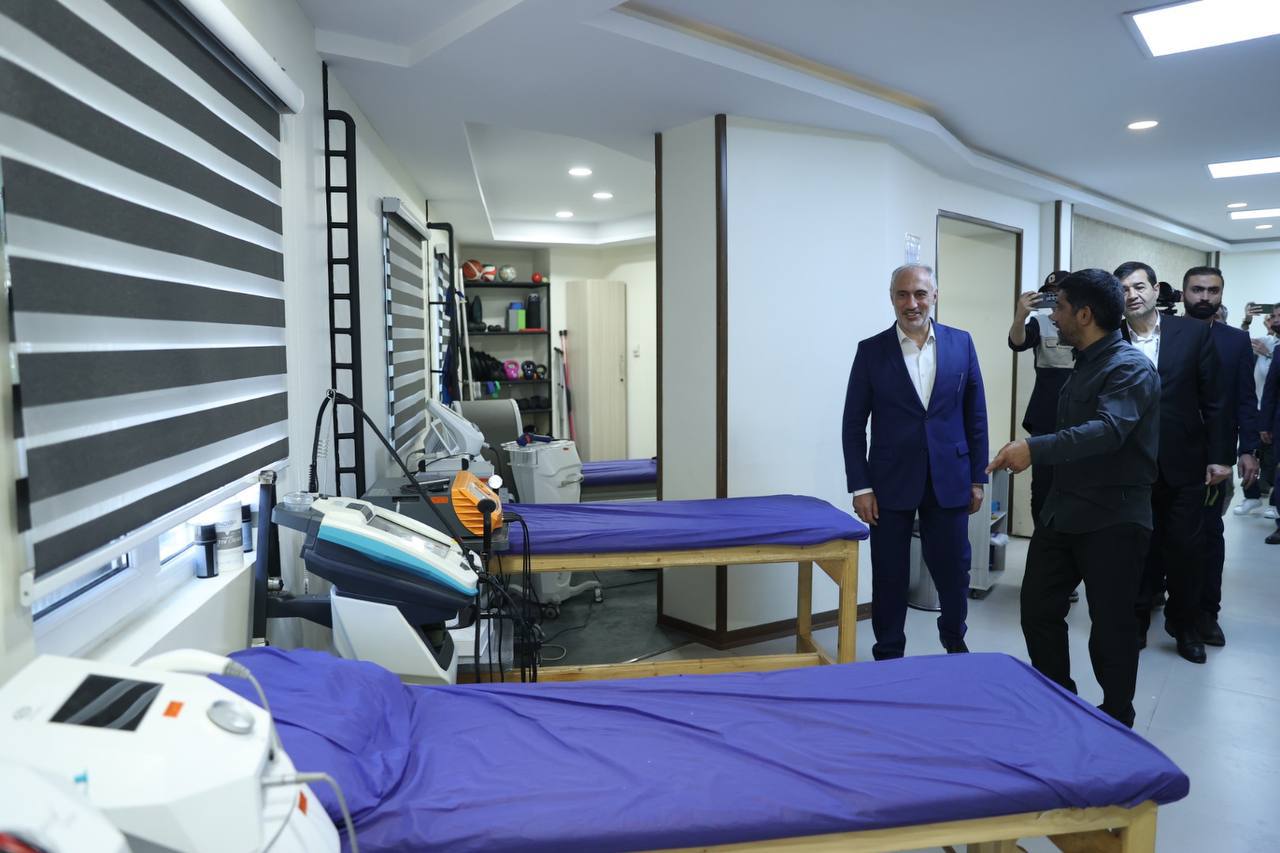 عکس/ بازدید وزیر ورزش از کمپ و امکانات فدراسیون کشتی