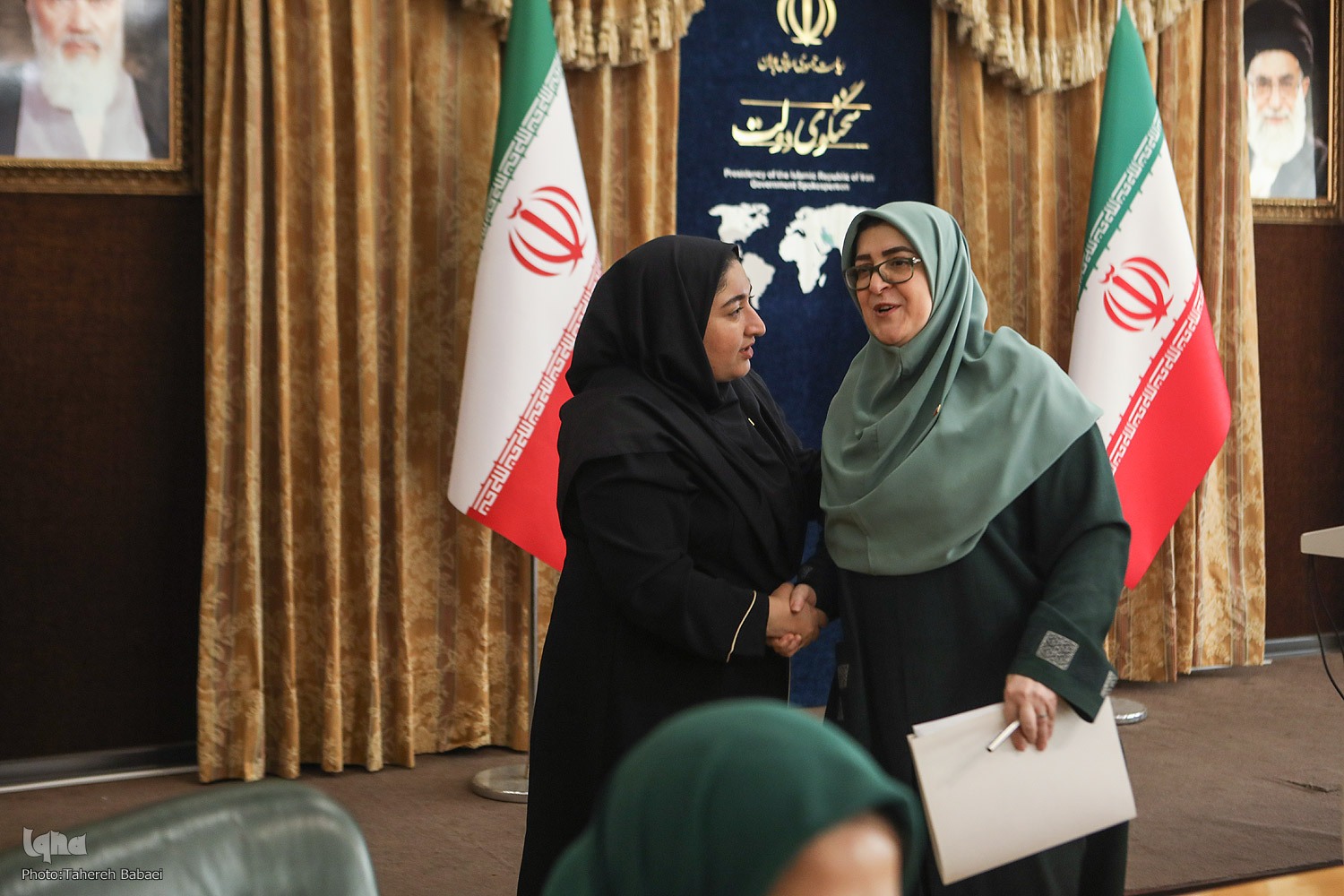 عکس/ بدحال شدن سخنگوی دولت در نشست خبری