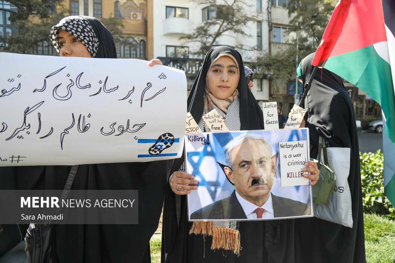 عکس/ اجتماع دانشجویان مشهدی همزمان با دومین سالگرد طوفان الاقصی