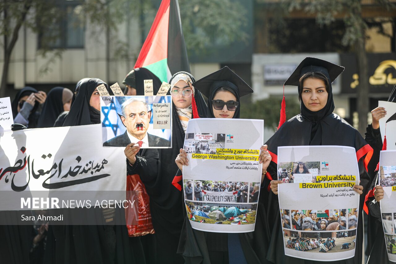 عکس/ اجتماع دانشجویان مشهدی همزمان با دومین سالگرد طوفان الاقصی