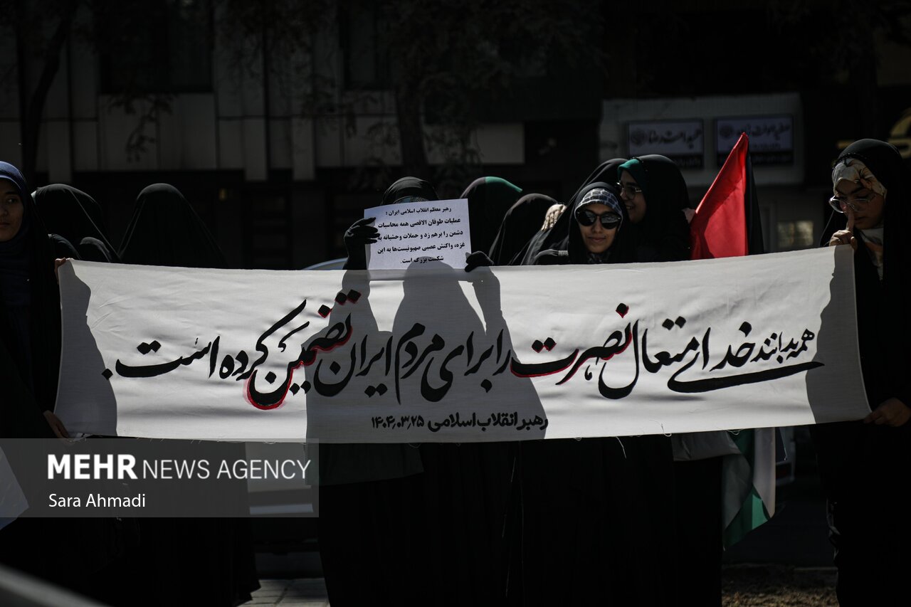 عکس/ اجتماع دانشجویان مشهدی همزمان با دومین سالگرد طوفان الاقصی