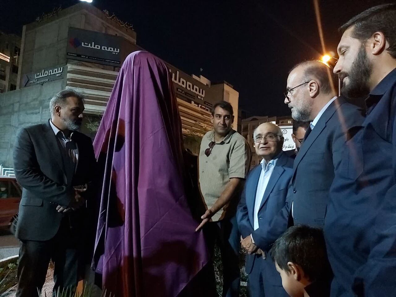 قصه‌های مجید تا قاب ماندگاری؛ سردیس مرد قصه‌ها در کرمان رونمایی شد