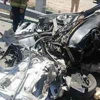برخورد شدید یک خودرو با تیر برق 