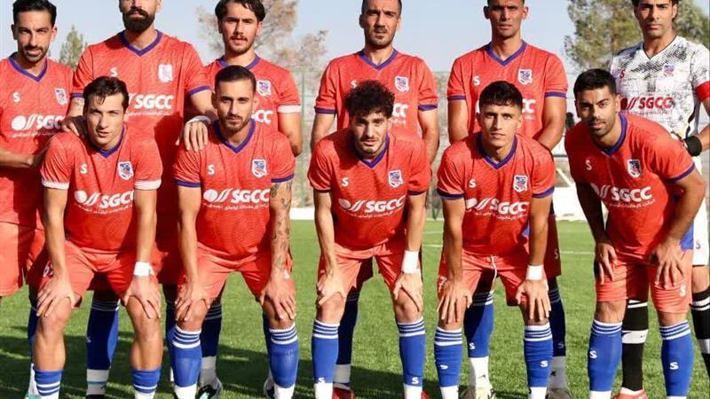 جام حذفی فوتبال؛ میهمان نیامد، شهید قندی یزد صعود کرد