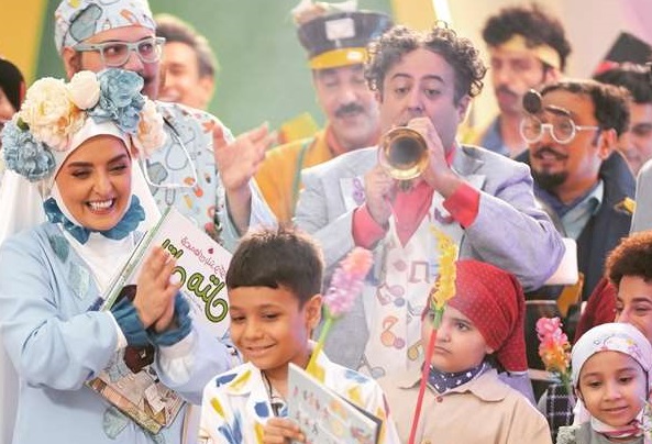 وقتی آهنگ شادی از دل شهر بلند میشه، و همه با لبخند هم‌صدا می‌شن !