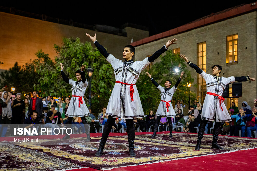 جشنواره نمایش‌های آیینی و سنتی در تهران