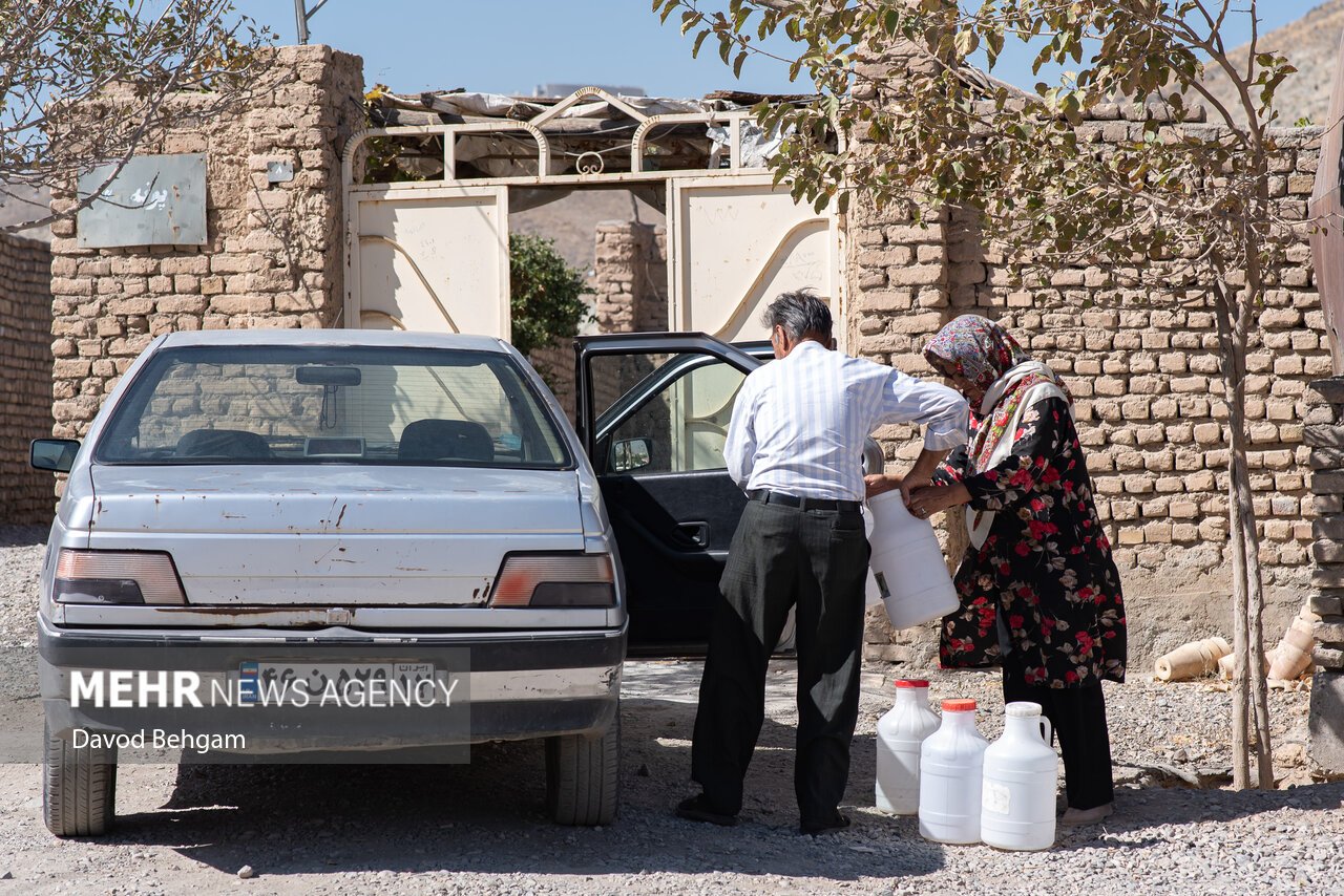 عکس/ روستای چشمه پونه؛ زندگی پشت دیوارهای ترک‌خورده