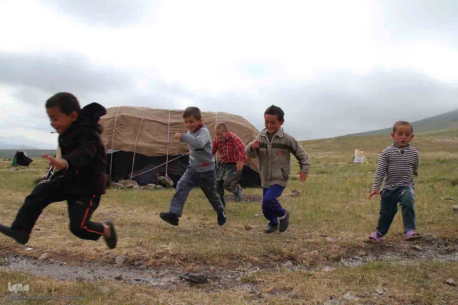 عکس/ تجربه کودکانه از غم و شادی های روزگار 