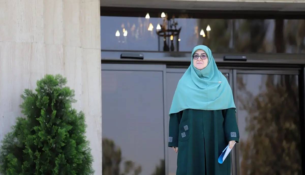 روزنامه اصلاحطلب به خانم سخنگو: هرکس بود حالش به هم میخورد