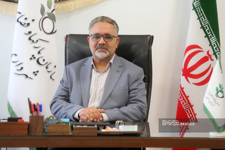 کاشت گلهای پاییزه در فضای سبز شهر اصفهان