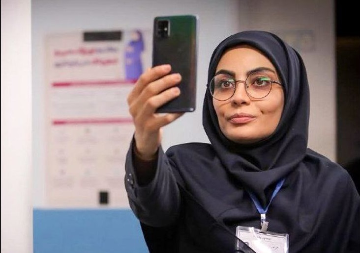 خانم صحرا اسداللهی، اصلا هم بامزه نیستید!