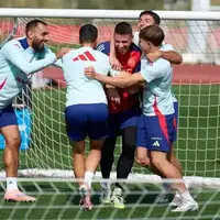 طوفان برنامه سفر تیم ملی اسپانیا را تغییر داد