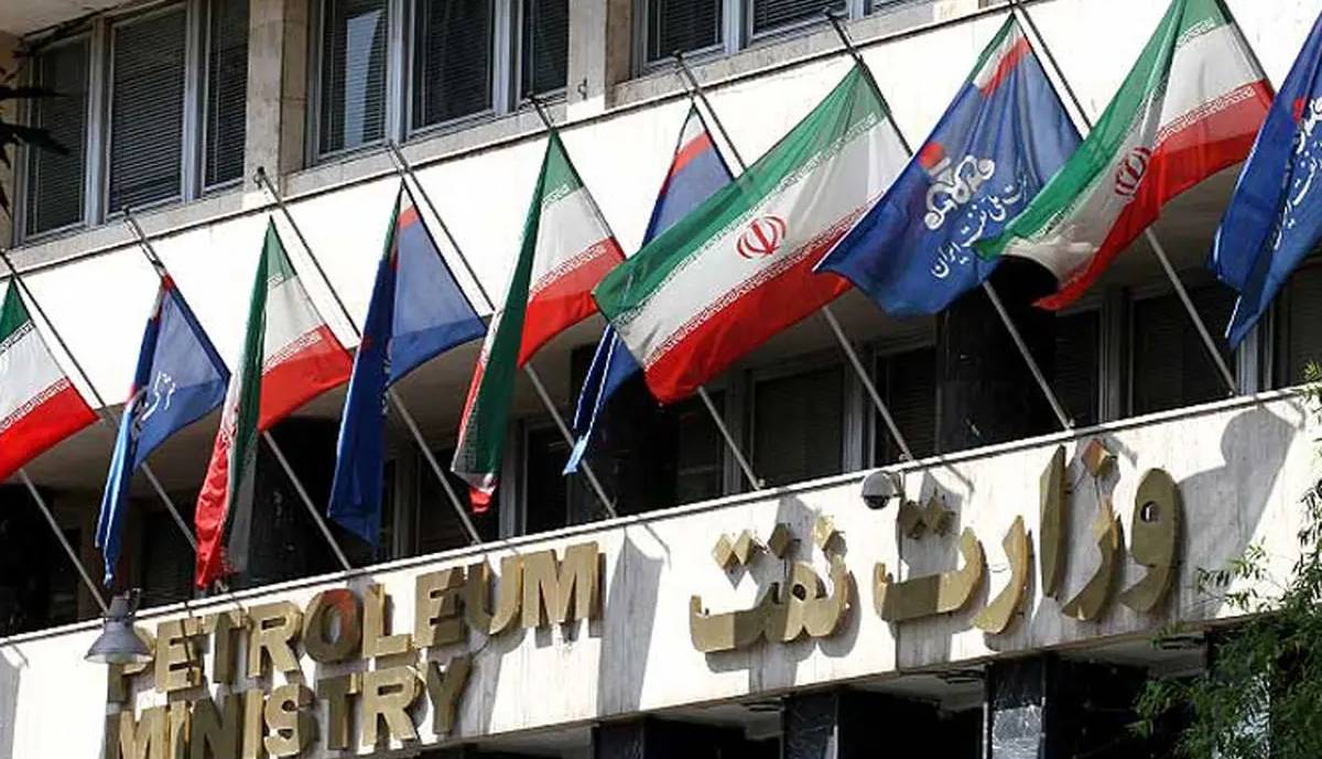 کیهان: کرسنت، ضربه مشترک خاتمی و روحانی به اقتصاد ایران است