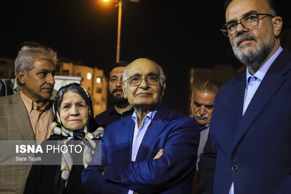 عکس/ رونمایی از سردیس هوشنگ مرادی کرمانی