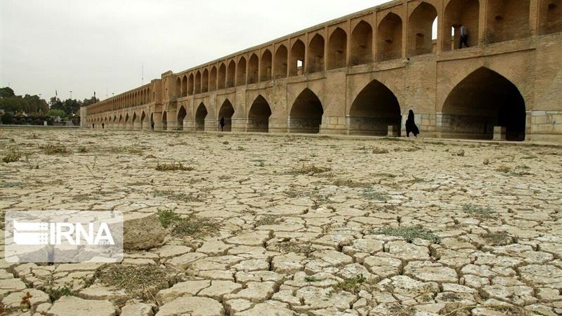 خواستار احیای دائمی زایندهرود به عنوان یک «مطالبه ملی» هستیم