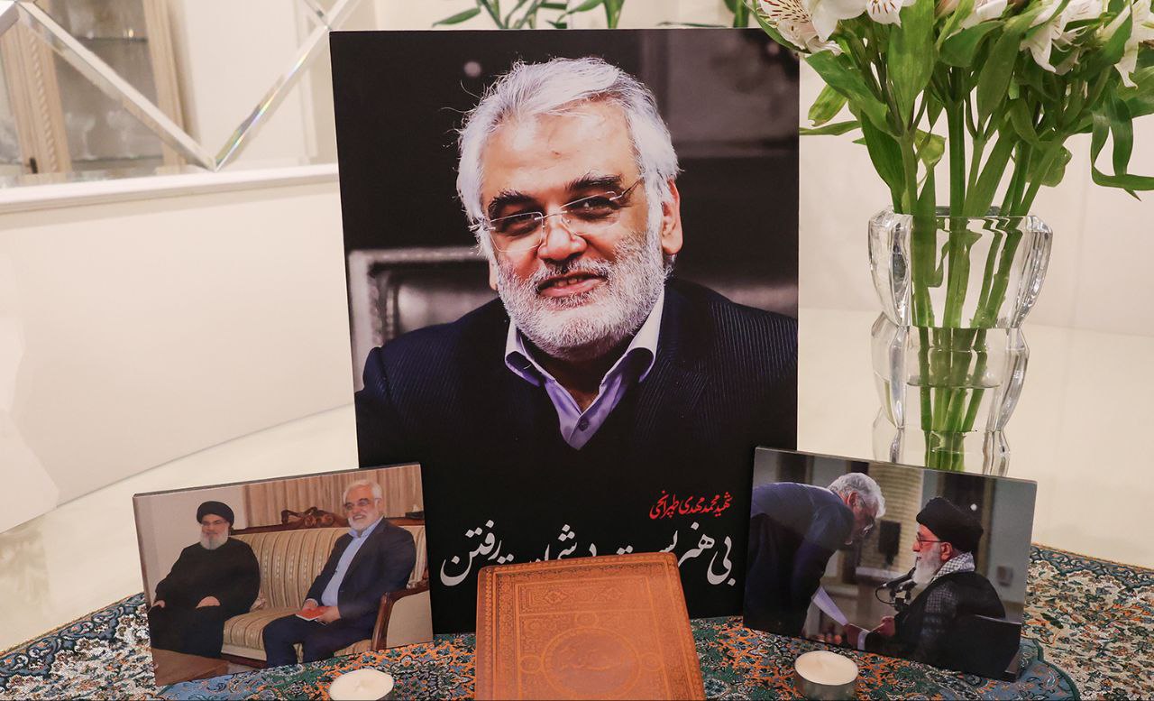 عکس/ دیدار جمعی از دانشجویان نخبه با خانوادهٔ شهید طهرانچی