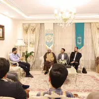 عکس/ دیدار جمعی از دانشجویان نخبه با خانوادهٔ شهید طهرانچی