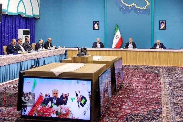 عکس/ مراسم بهره‌برداری و آغاز عملیات اجرایی ۷۰۰ مگاوات نیروگاه خورشیدی