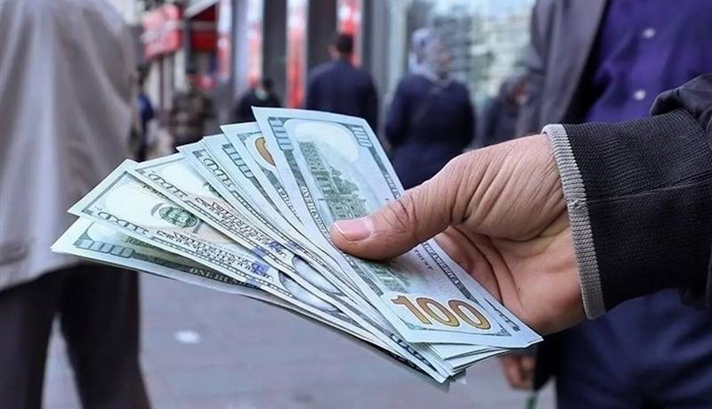 شبکه بانکی و هلدینگ‌ها بازار ارز را به هم می ریزند